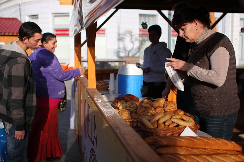 Péksütemény-meglepetés a forgatagban