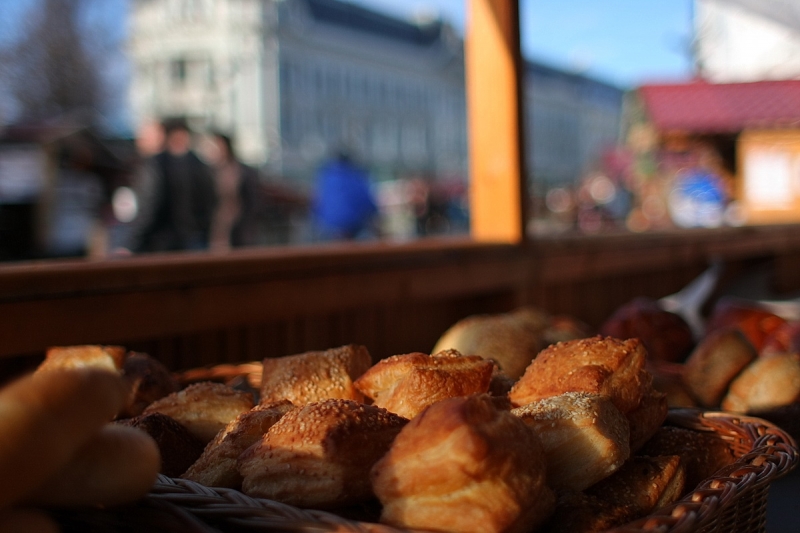 Péksütemény-meglepetés a forgatagban