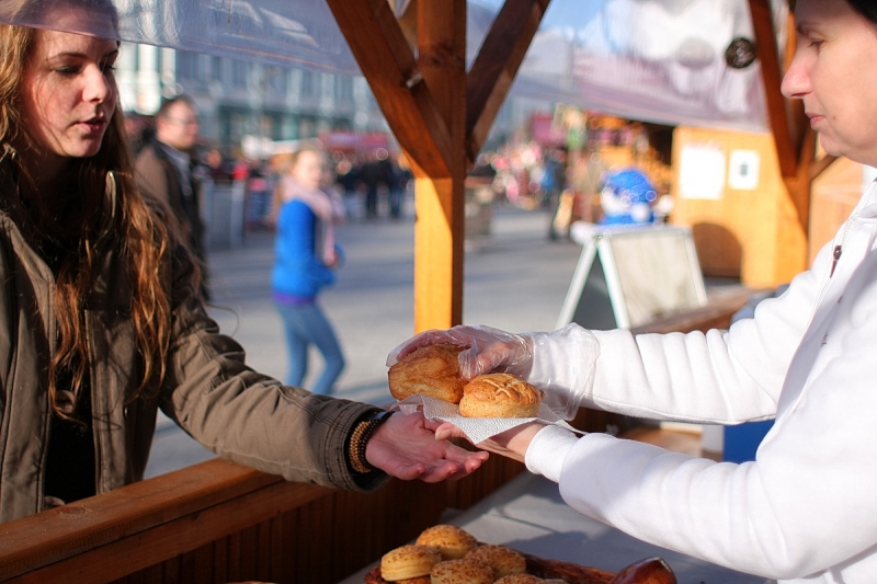 Péksütemény-meglepetés a forgatagban