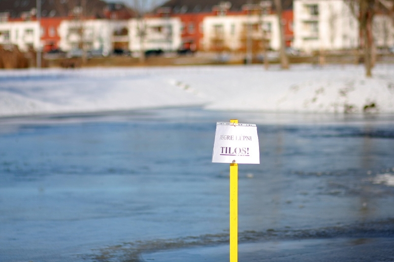 Jégpálya új helyen a Bujtoson