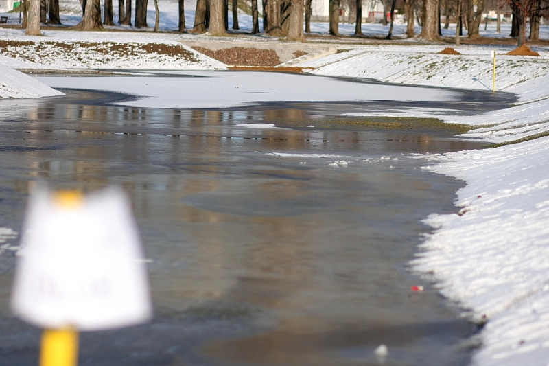 Jégpálya új helyen a Bujtoson