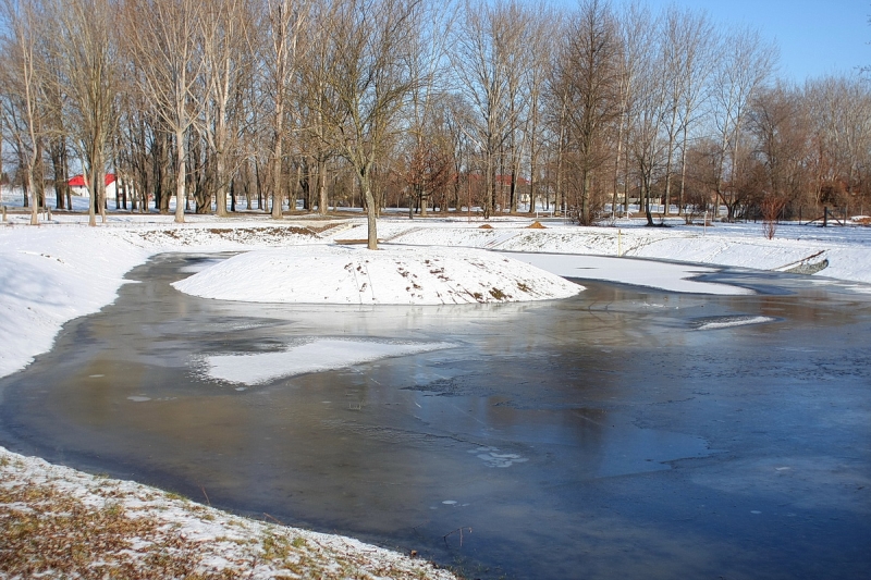 Jégpálya új helyen a Bujtoson
