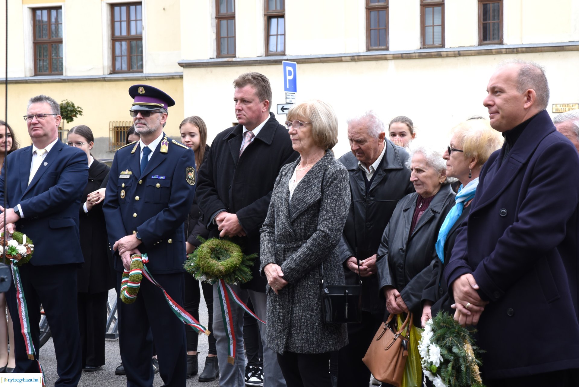 1956-os megemlékezés - koszorúzás a börtön falánál