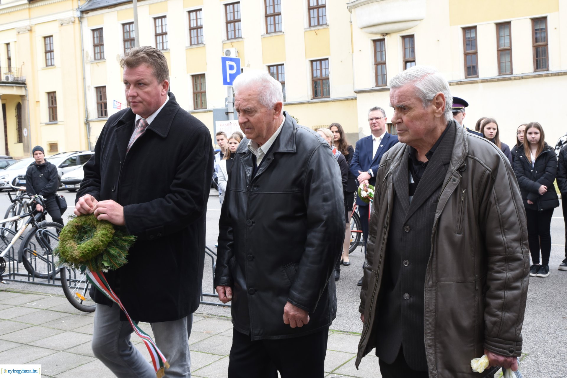 1956-os megemlékezés - koszorúzás a börtön falánál