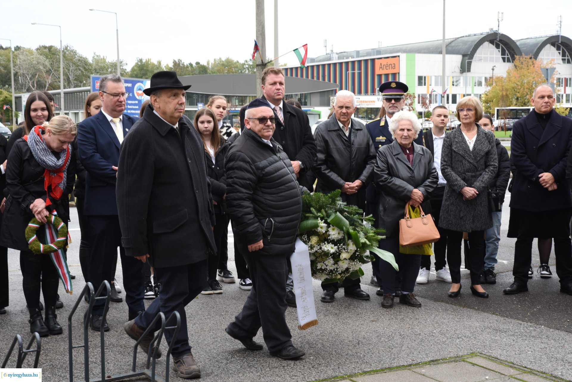 1956-os megemlékezés - koszorúzás a börtön falánál