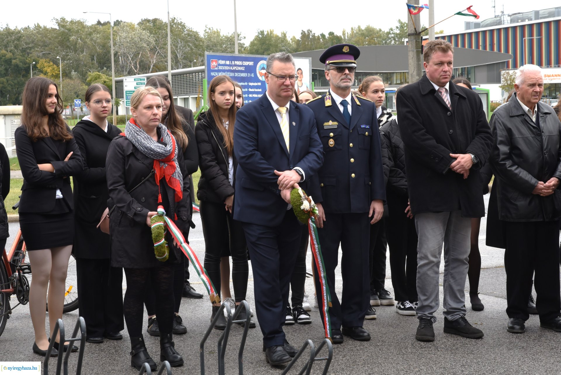 1956-os megemlékezés - koszorúzás a börtön falánál