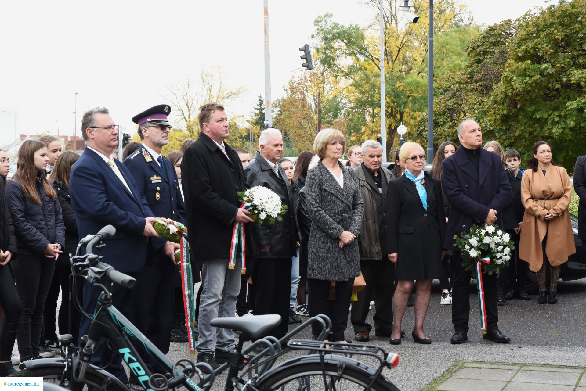 1956-os megemlékezés - koszorúzás a börtön falánál