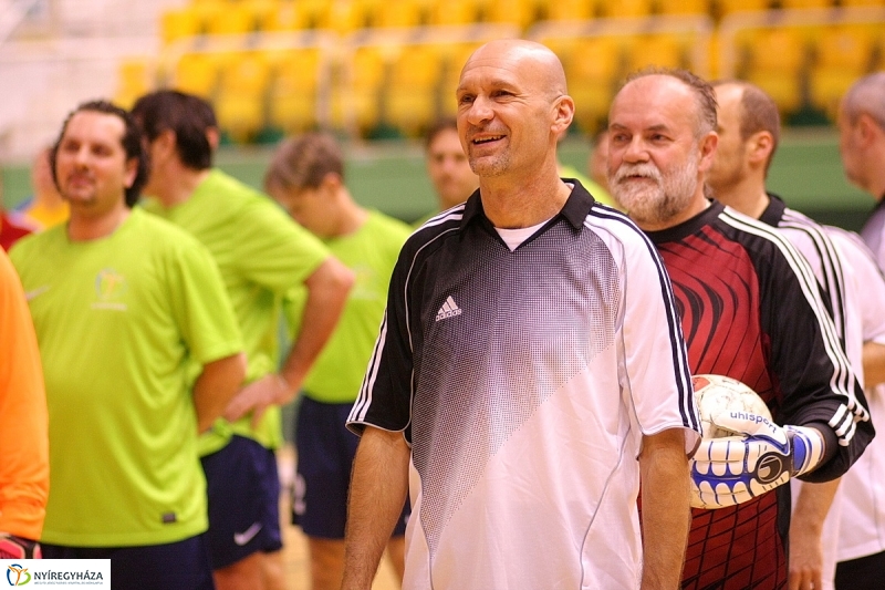 Régi(j)ó barátok fociztak