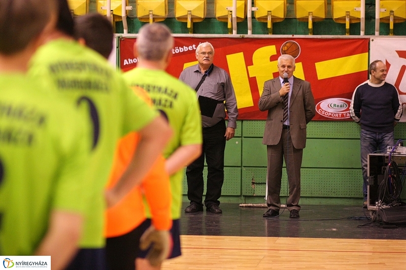 Régi(j)ó barátok fociztak