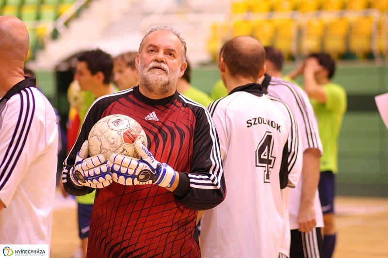 Régi(j)ó barátok fociztak