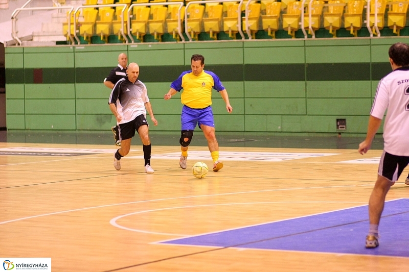 Régi(j)ó barátok fociztak