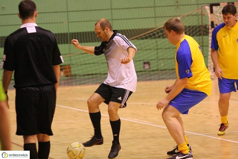 Régi(j)ó barátok fociztak