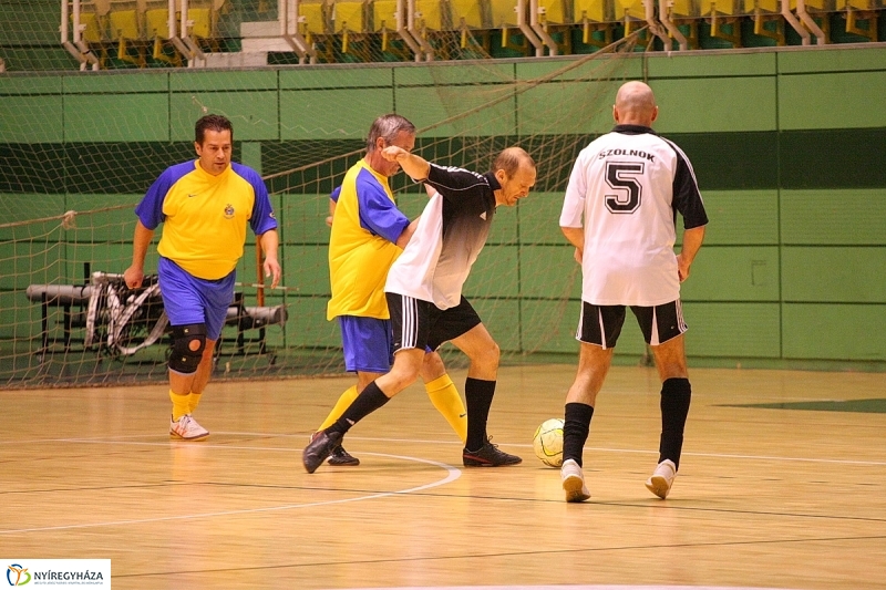 Régi(j)ó barátok fociztak