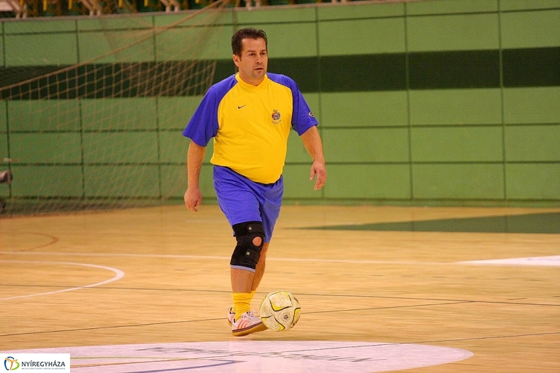 Régi(j)ó barátok fociztak