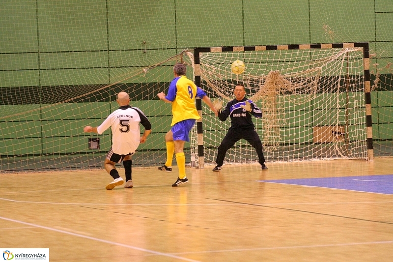 Régi(j)ó barátok fociztak