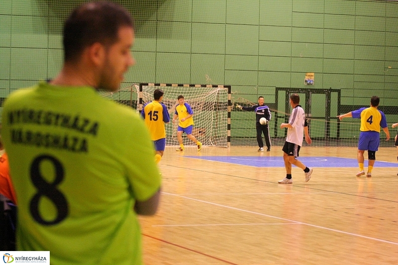 Régi(j)ó barátok fociztak