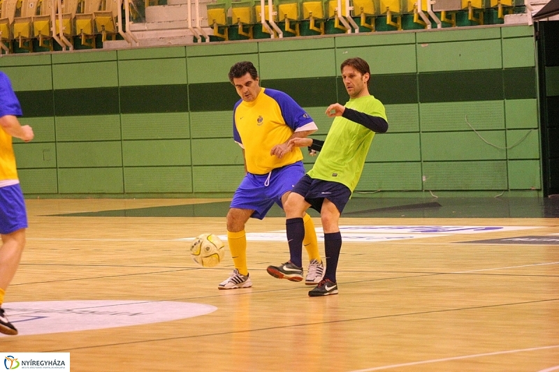 Régi(j)ó barátok fociztak