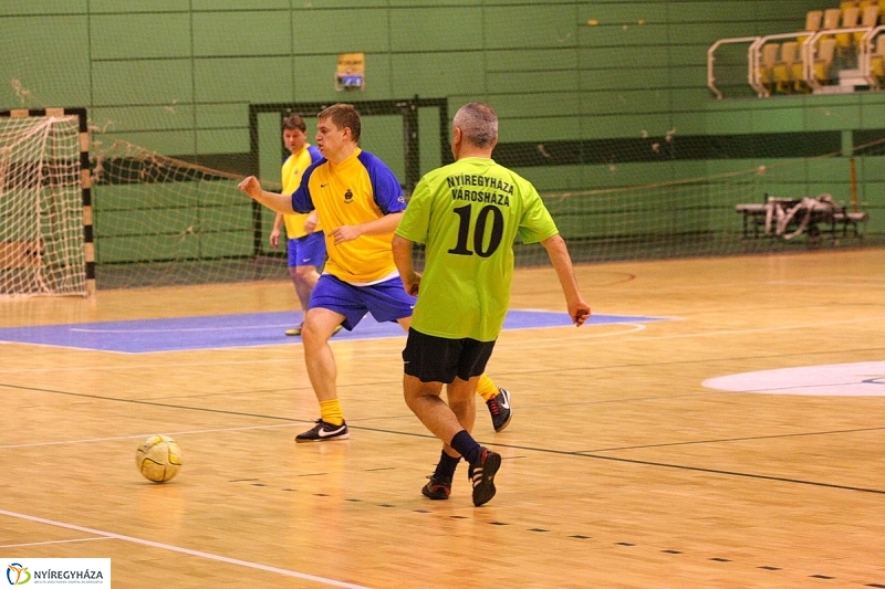 Régi(j)ó barátok fociztak