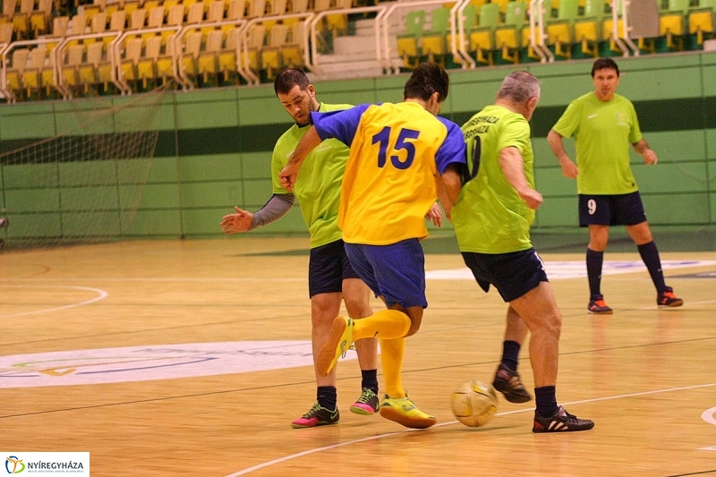 Régi(j)ó barátok fociztak