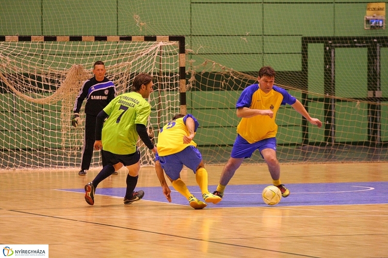 Régi(j)ó barátok fociztak