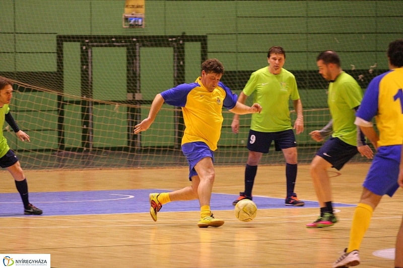 Régi(j)ó barátok fociztak