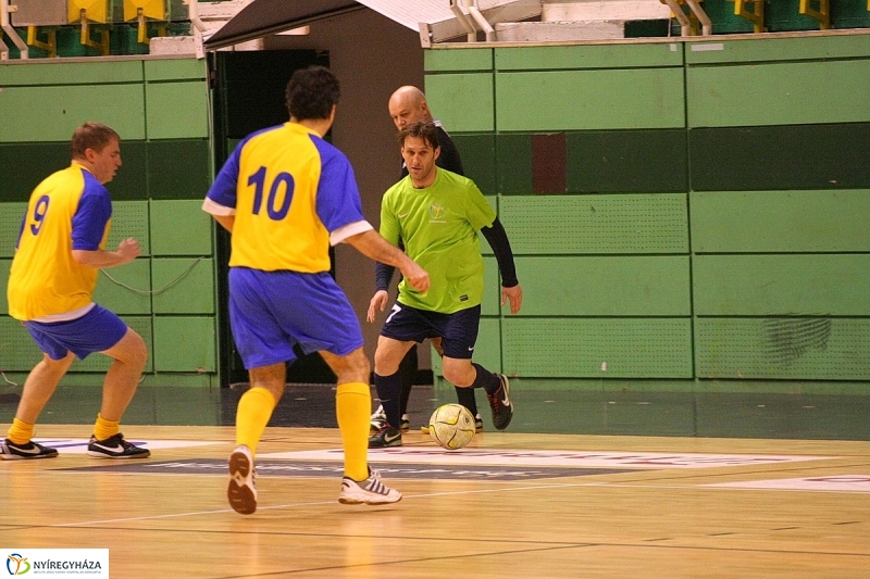 Régi(j)ó barátok fociztak