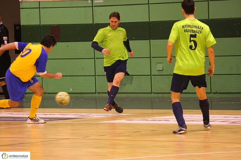 Régi(j)ó barátok fociztak