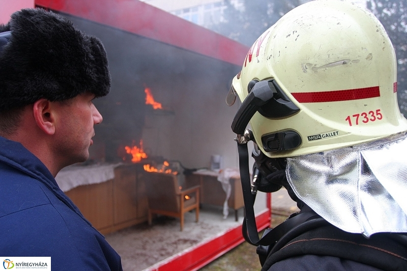 Tűzoltó bemutató