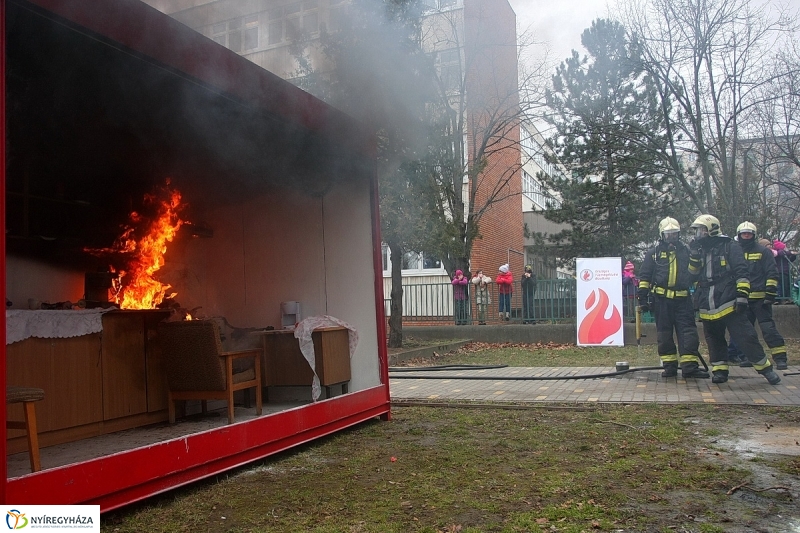 Tűzoltó bemutató