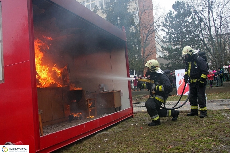 Tűzoltó bemutató