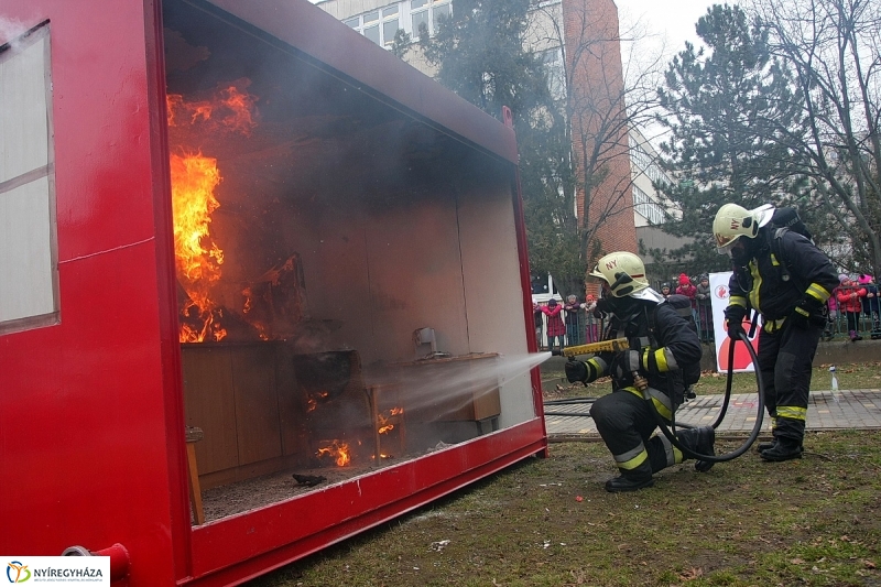 Tűzoltó bemutató