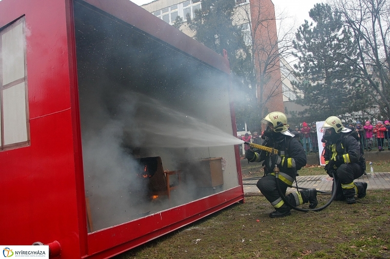 Tűzoltó bemutató