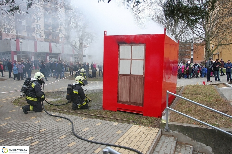 Tűzoltó bemutató
