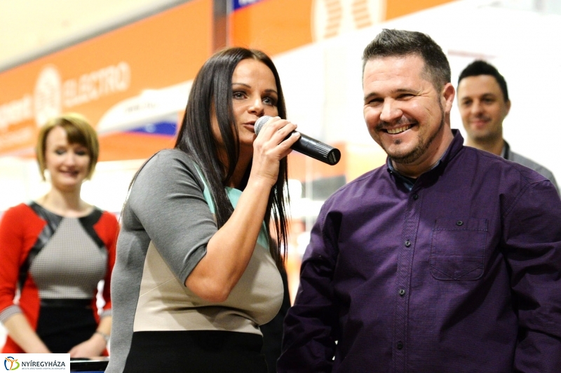 hARCosok - kiállításmegnyitó a Korzóban