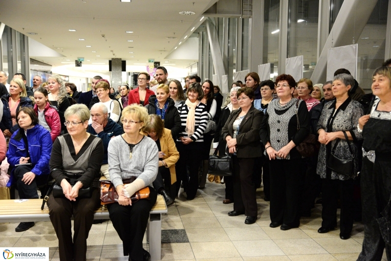 hARCosok - kiállításmegnyitó a Korzóban