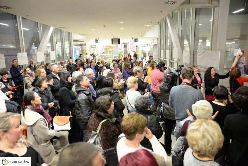 hARCosok - kiállításmegnyitó a Korzóban