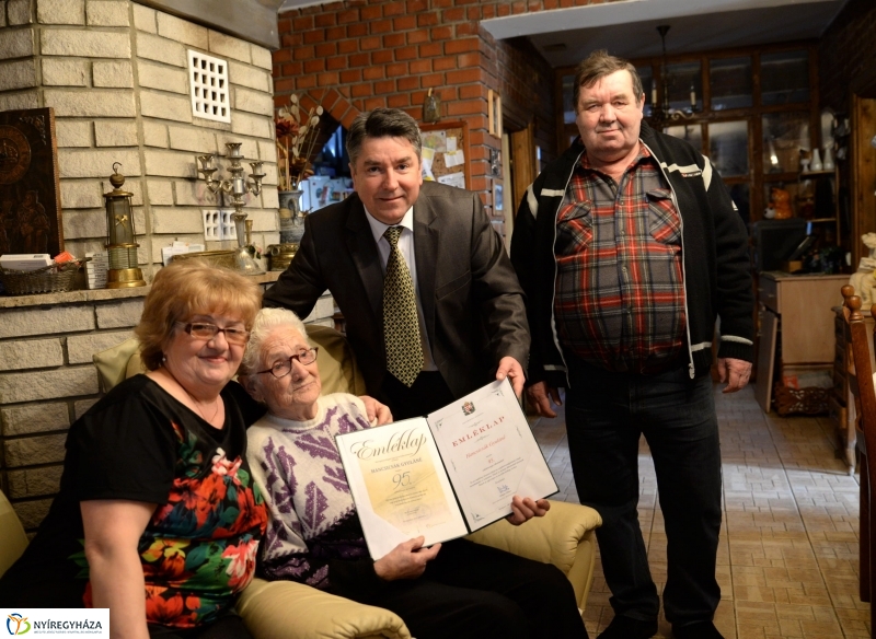 Hancsicsák Gyuláné köszöntése