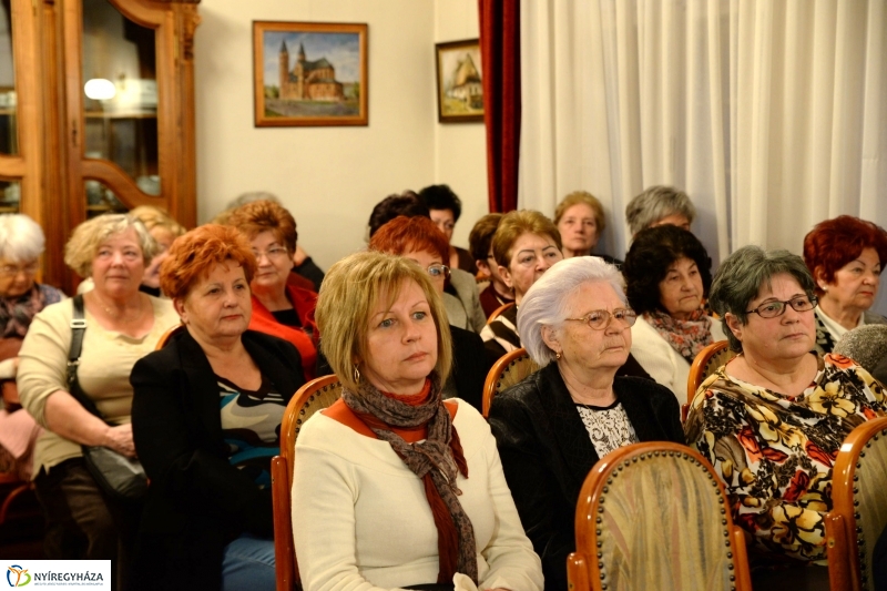 Bessenyeire emlékeztek a Bencs Villában