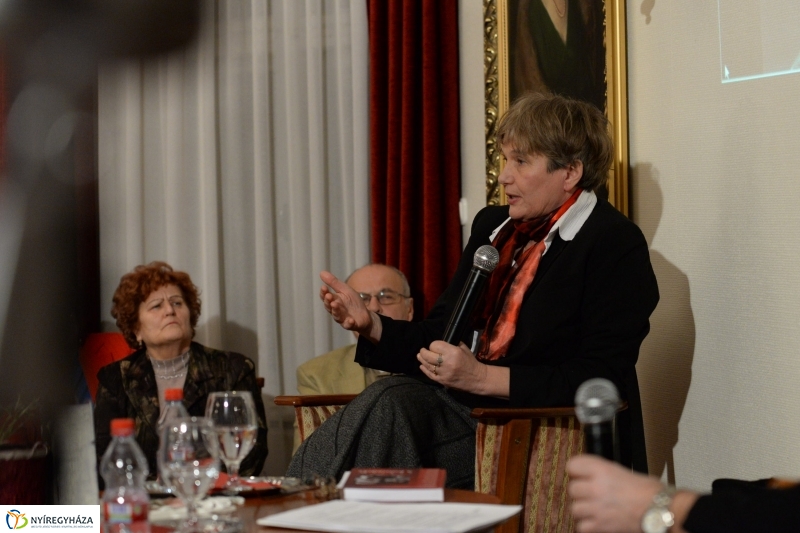 Bessenyeire emlékeztek a Bencs Villában