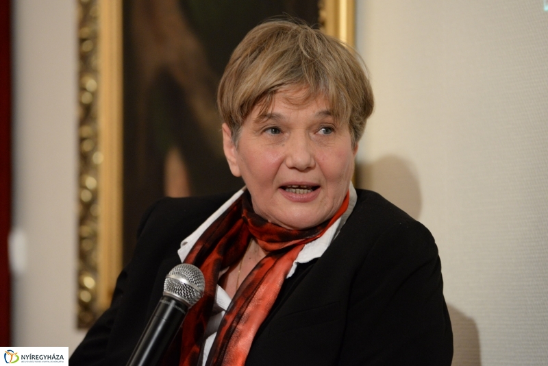 Bessenyeire emlékeztek a Bencs Villában