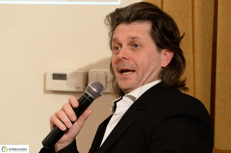 Bessenyeire emlékeztek a Bencs Villában