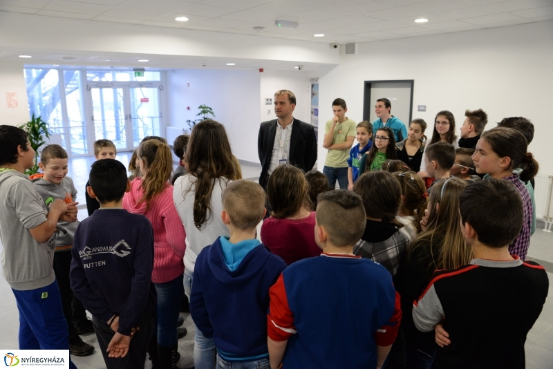 Iskolás csoport látogatása a Nyíregyházi Televíziónál