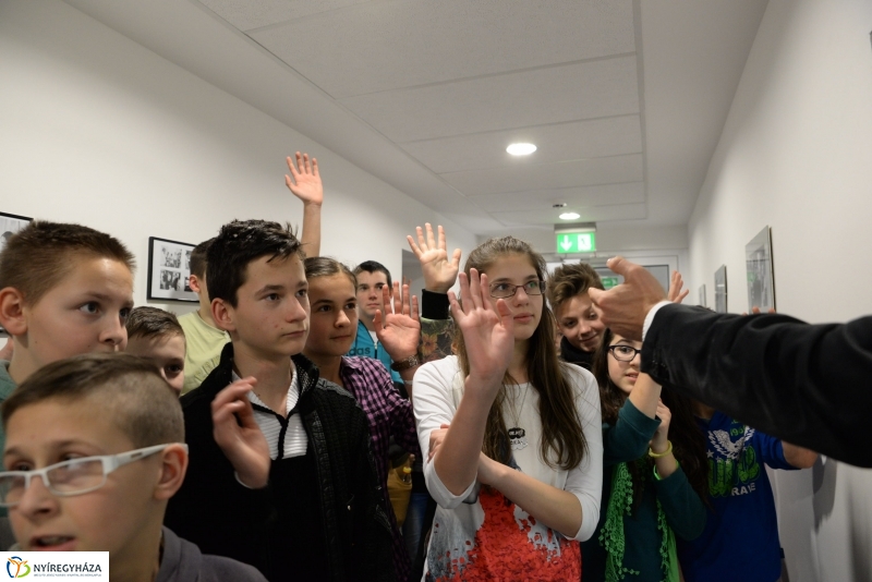 Iskolás csoport látogatása a Nyíregyházi Televíziónál