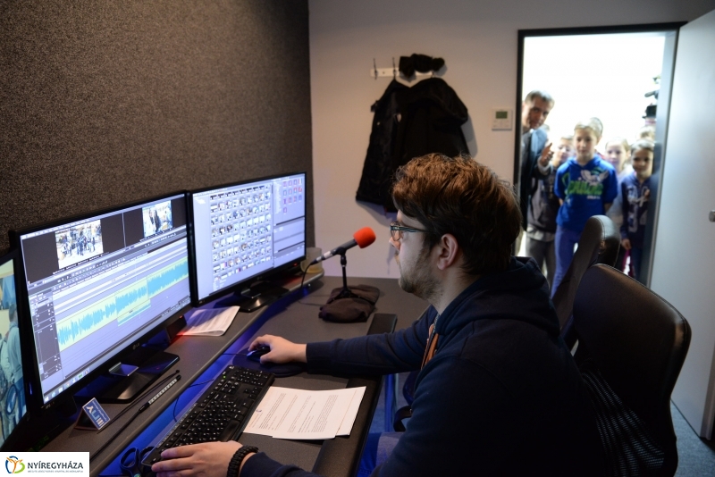 Iskolás csoport látogatása a Nyíregyházi Televíziónál