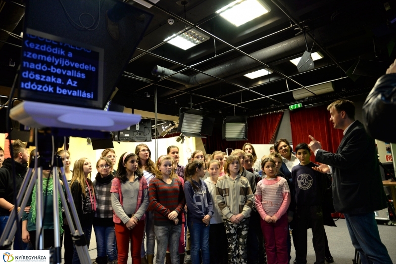 Iskolás csoport látogatása a Nyíregyházi Televíziónál