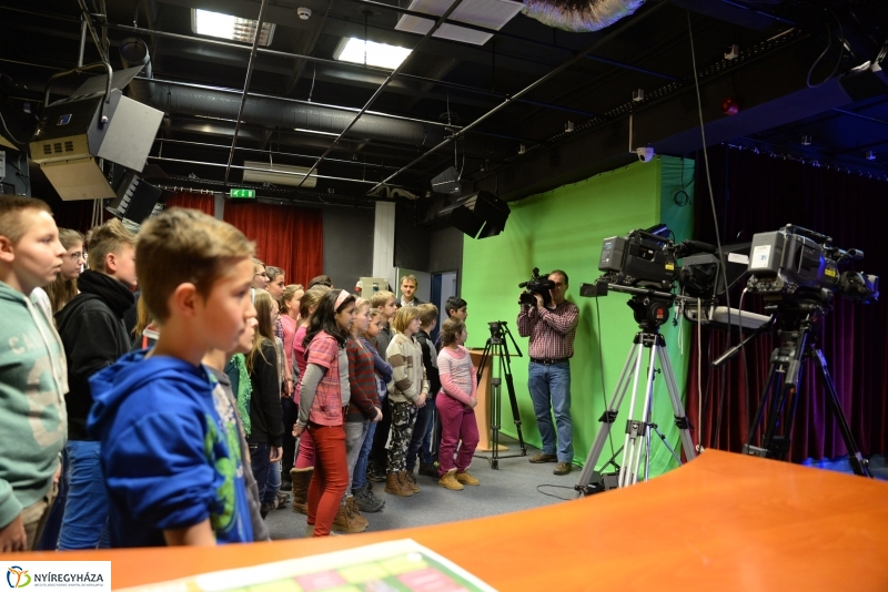 Iskolás csoport látogatása a Nyíregyházi Televíziónál