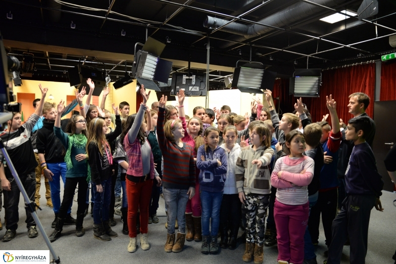 Iskolás csoport látogatása a Nyíregyházi Televíziónál