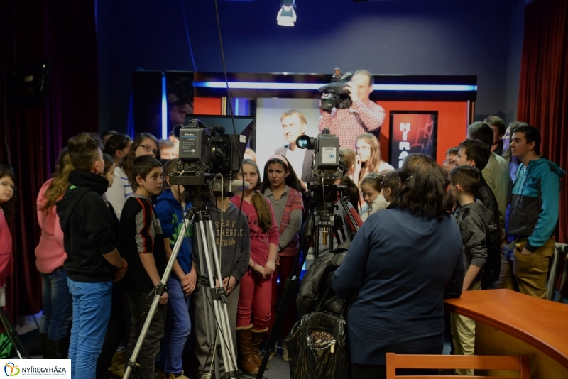 Iskolás csoport látogatása a Nyíregyházi Televíziónál