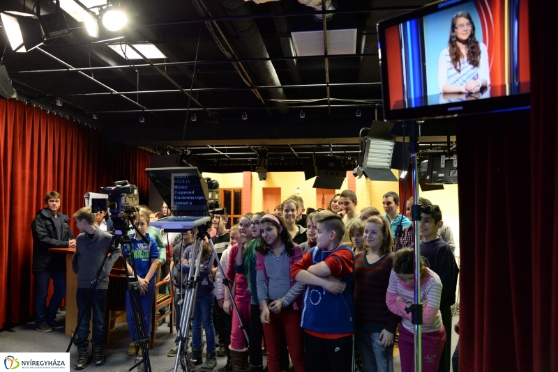 Iskolás csoport látogatása a Nyíregyházi Televíziónál