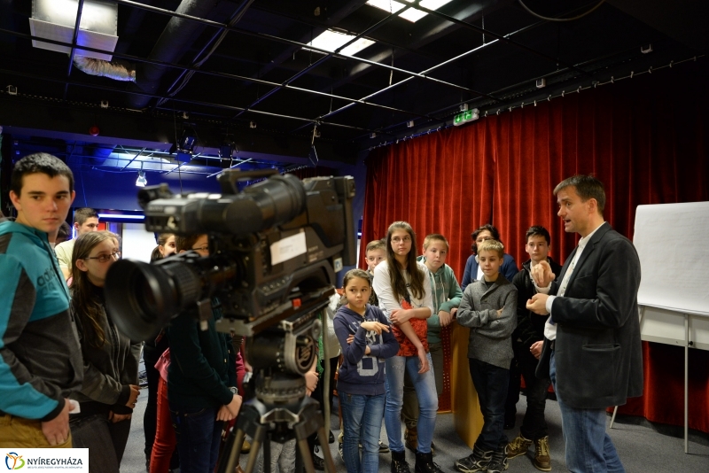 Iskolás csoport látogatása a Nyíregyházi Televíziónál